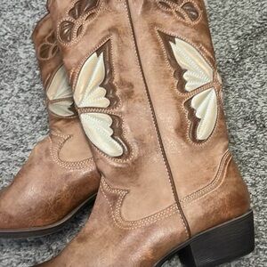Brown Western Cowboy Boots with Cream Accents